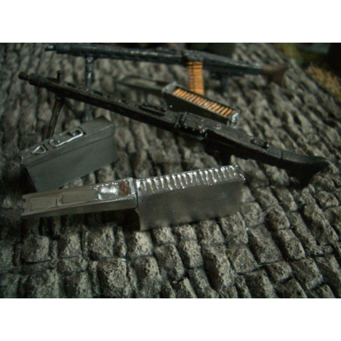 MG 34/42 ammunition box, 2 pcs made of metal in 1/16, unpainted 