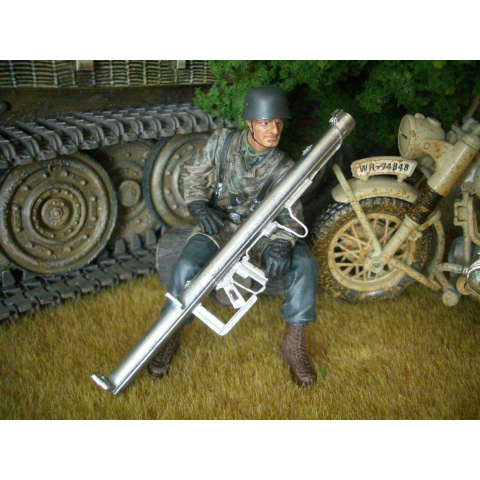 Bazooka (Panzerschreck) en métal 1/16, non peint 