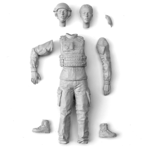 SOL - 1/16 British Armed Forces  female tank commander