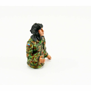 Figurine en 1/16 -  Commandant de char T-90