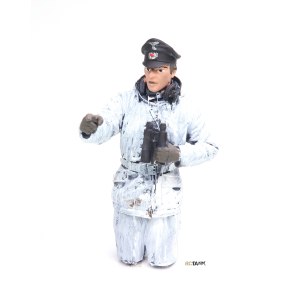 Figur 1/16 - Deutscher Panzerkommandant wintertarn, 3/4-Figur, montiert und handbemalt