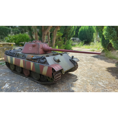 Panther F - "Sonderedition" in der Metall-Edition in 1:16 mit IR-System, Rohrrückzug und Xenonblitz sowie V3-Platine