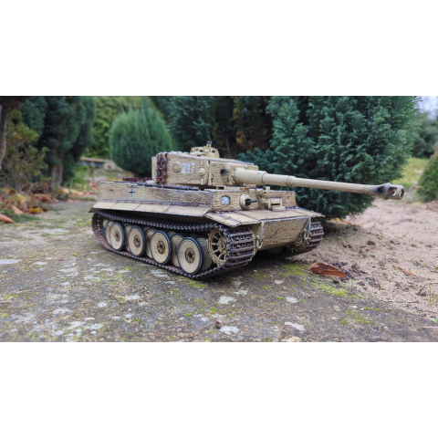 Tigre I millieu de production - "Otto Carius Bataillon 502 " edition Airbrush métal 1:16 avec unité de fumé canon, recul canon servo, flash xenon, systeme IR et platine V3