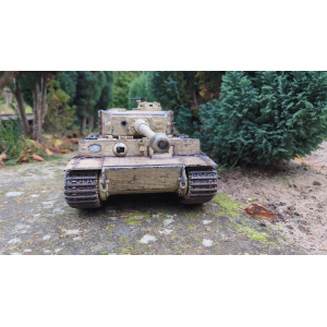 Tigre I millieu de production - "Otto Carius Bataillon 502 " edition Airbrush métal 1:16 avec unité de fumé canon, recul canon servo, flash xenon, systeme IR et platine V3