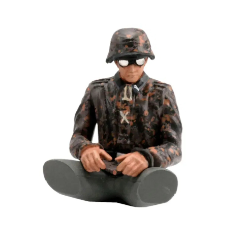 Crew for the SDKFZ.251 in 1:16, figure co-driver, painted