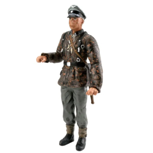 Crew for the SDKFZ.251 in 1:16, figure platoon leader, painted