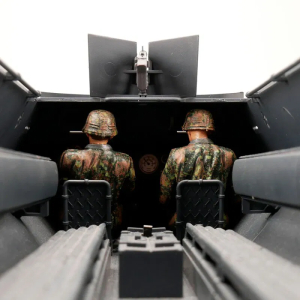 Besatzung für den SDKFZ. 251 Figur 1:16, Fahrer Platanentarn Frühling