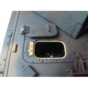 Dommage mineur: Panther G edition métal V3 system de fumé de canon + chassis métal + tourelle métal + system de tir BB + caisse de transport en bois